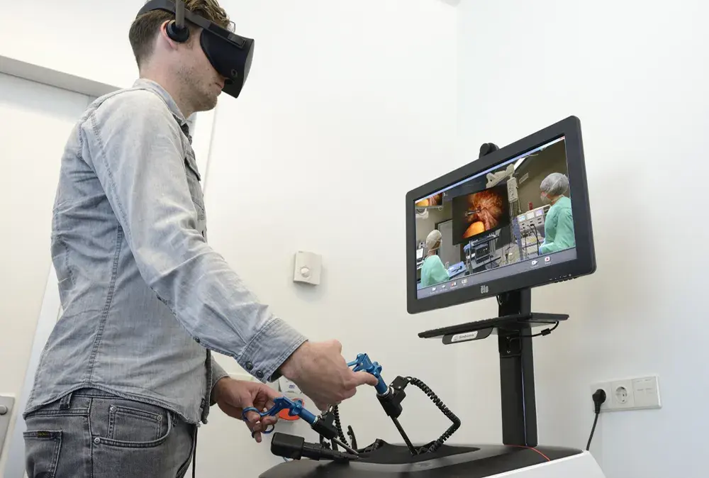 Bart van Groningen orthopedic surgeon with the VR goggles Catharina Hospital Eindhoven Netherlands