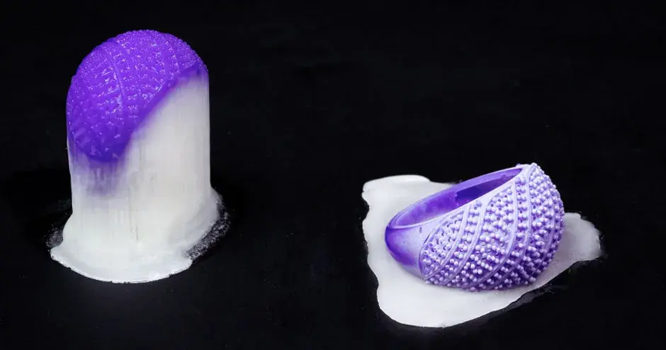 illustrating dissolvable and meltable supports for jewelry molds