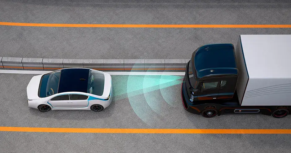 Graphic of a car and commercial truck on the highway showing the sensors commercial trucks use to detect objects and automatically slow down to avoid collision 